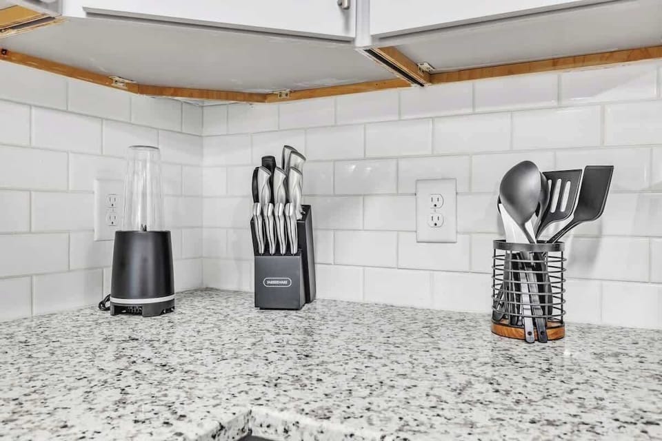 Effortless Cooking Experience – With an open layout and modern appliances, cooking in this kitchen is as fun as it is functional, making every meal a delight.
