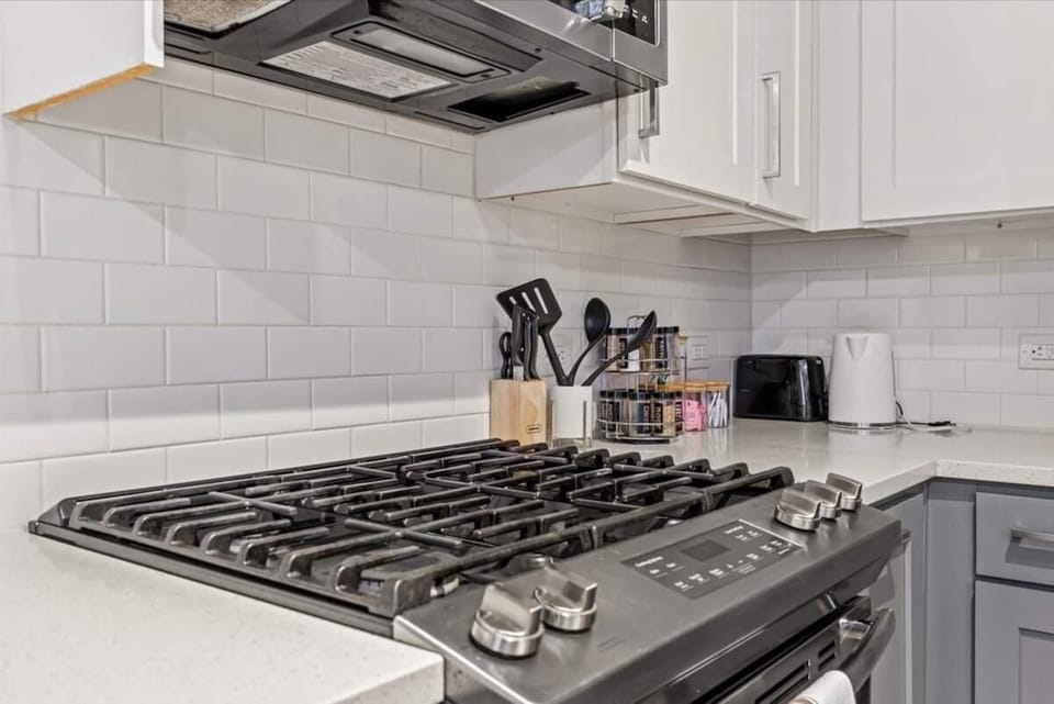  Experience the joy of cooking in this modern kitchen, where sleek countertops, state-of-the-art appliances, and plenty of storage make meal prep a breeze.
