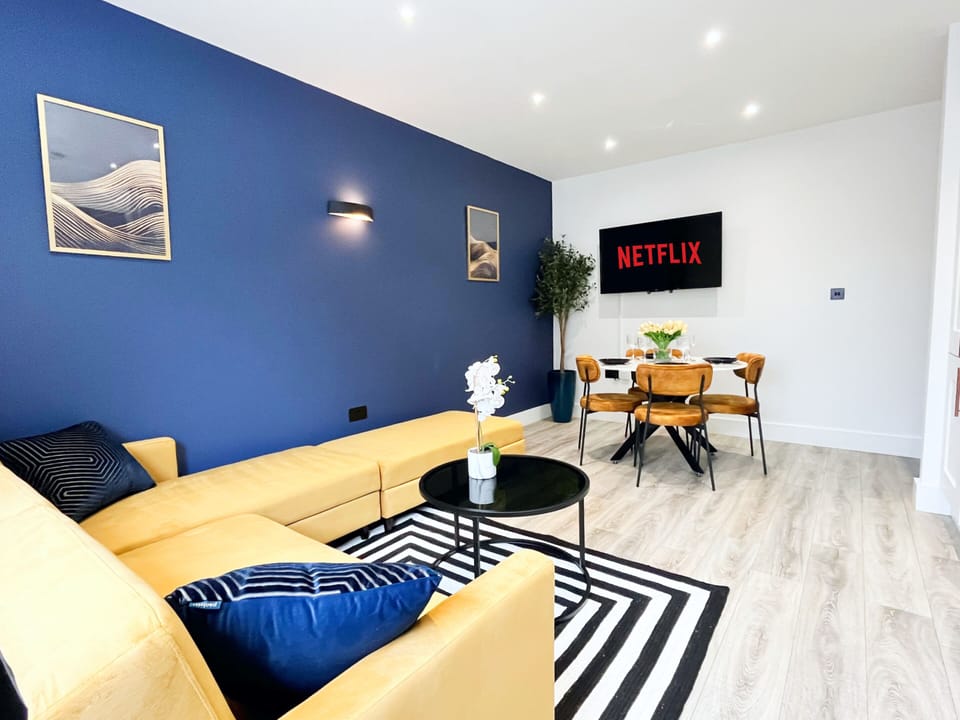 Living Room / Lounge