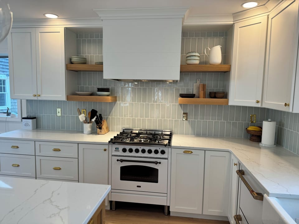 Brand new kitchen with beautiful appliances - fully stocked
