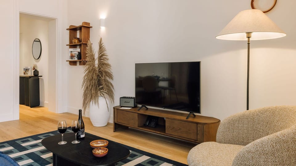 A modern corner with a Marshall speaker — perfect for unwinding with your favorite playlist.
 #AndoLiving #Portugal #Santos #InteriorDesign #StayInStyle