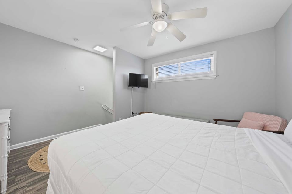 King bedroom upstairs