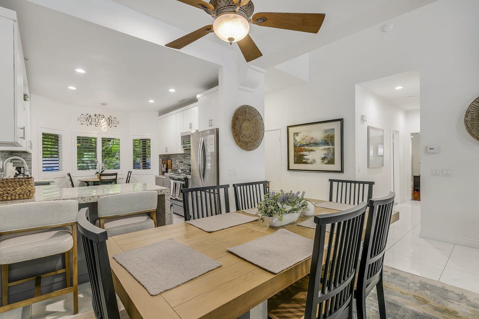 Dining Room, Dining Table, Furniture, Indoors, Table