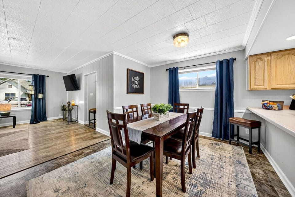 Guest review -Rachel, the host, responded right away to any question we had. She was very friendly.