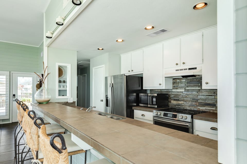 Grab a snack or watch the family cook in action at the breakfast bar