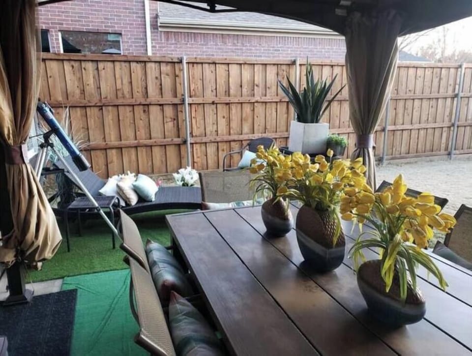 Outdoor dining