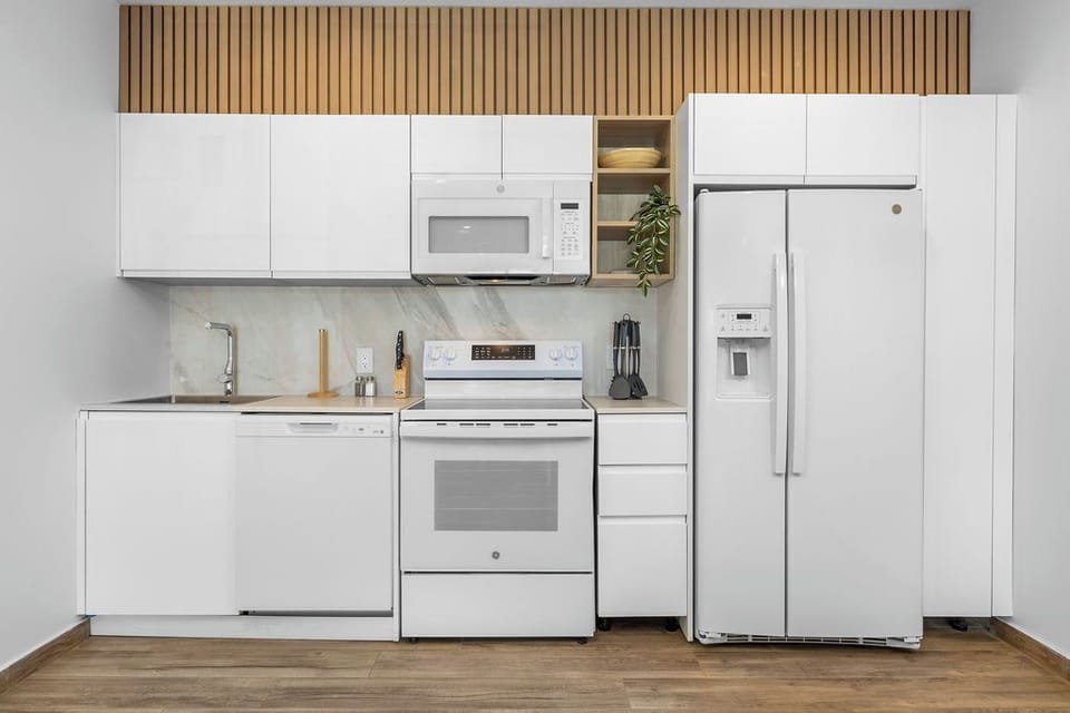 Our full kitchen boasts sleek, modern appliances perfect for whipping up everything from quick breakfasts to gourmet dinners. Enjoy the convenience and style of a contemporary cooking space during your stay.
