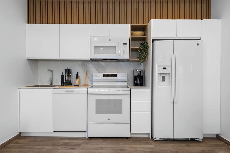 Our full kitchen boasts sleek, modern appliances perfect for whipping up everything from quick breakfasts to gourmet dinners. Enjoy the convenience and style of a contemporary cooking space during your stay.
