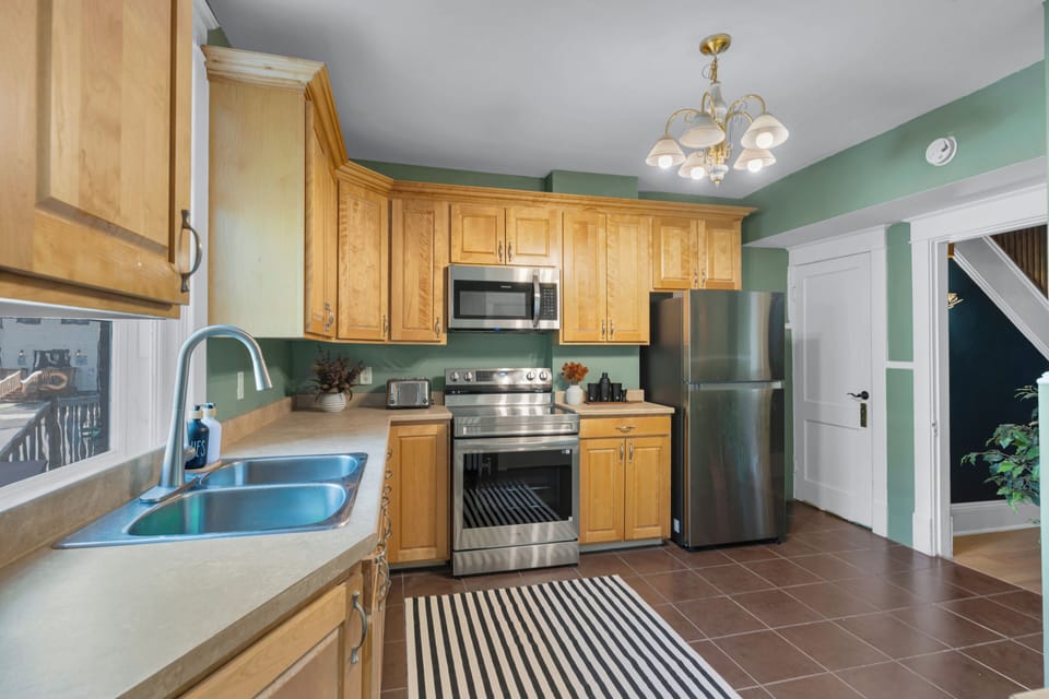 Modern kitchen with the essentials you need for a great stay, ideal for cooking 