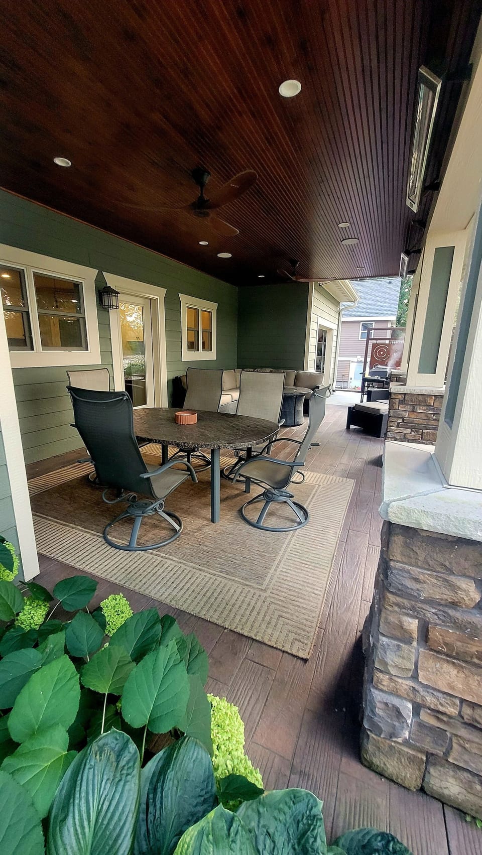Outdoor dining