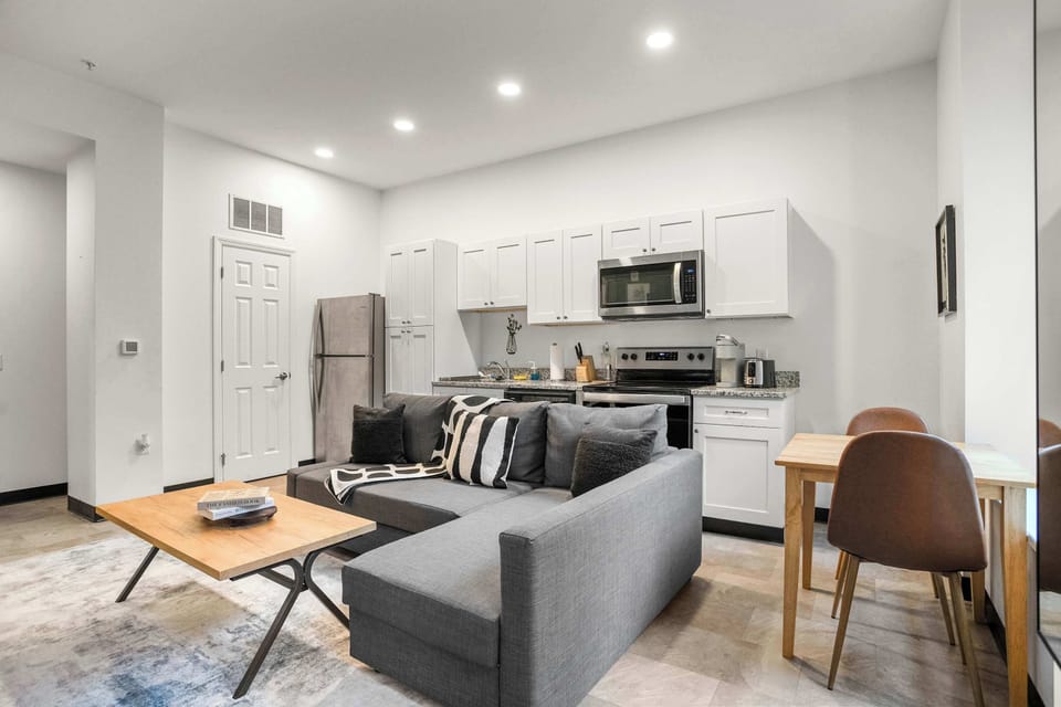 Living and kitchen area 