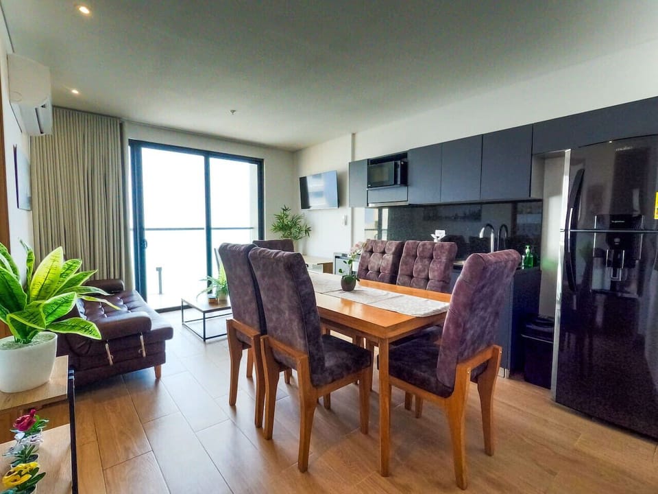 Cozy Dining, Kitchen & Living Room with Scenic View!