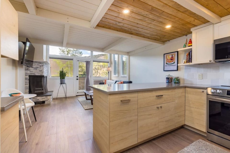 Fully equipped kitchen with new appliances
