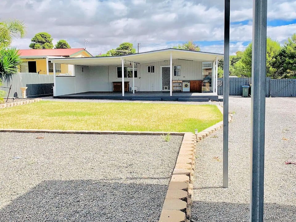 Pet-Friendly with Fully Enclosed Yard
Both front and back yards are fenced, with the option to separate them – ideal for kids and pets to play safely.