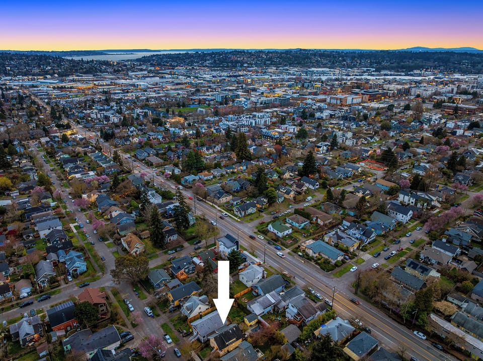 Perfectly nestled in a charming neighborhood. Your ideal getaway awaits.