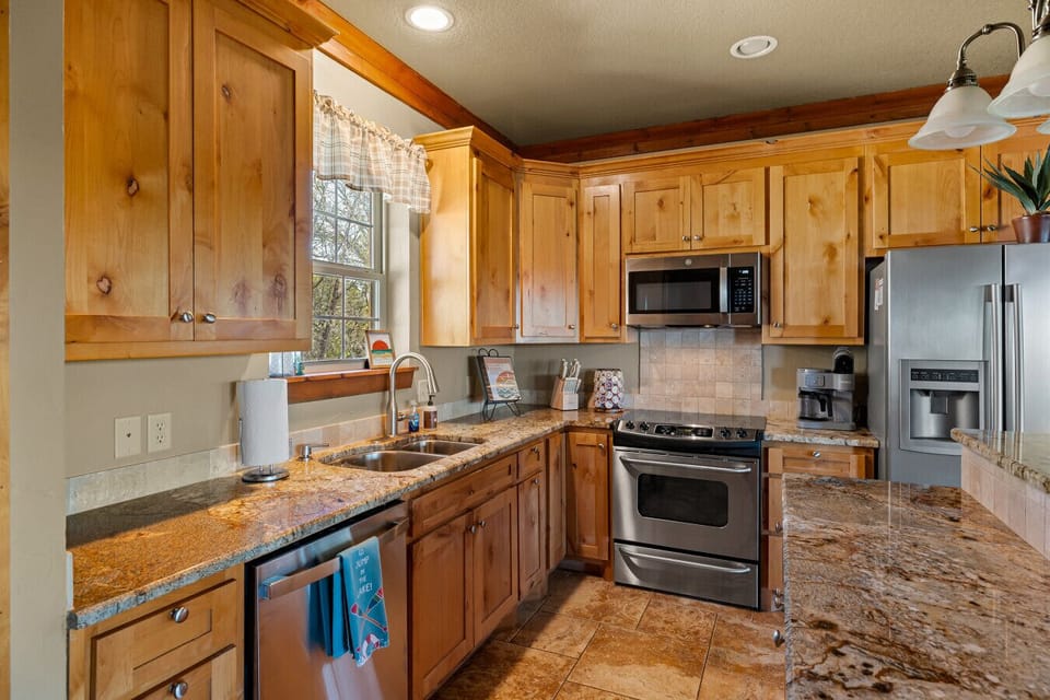 Spacious Kitchen | Granite Countertops | Stainless Steel Appliances | Warm Wood Cabinetry