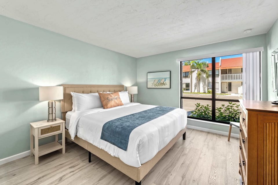 Sleep easy under the island breeze – spacious guest bedroom with Smart TV and family-friendly sleeping for all. Boasts a king bed for even more space and relaxation for couples and families.