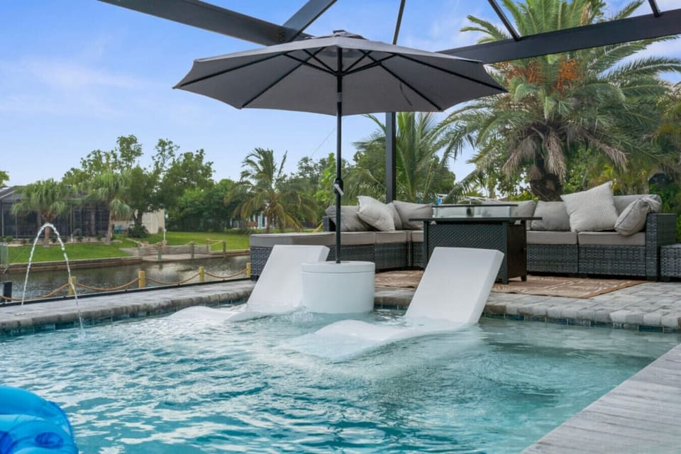 Sip your beverage of choice by the canal and ease into vacation mode