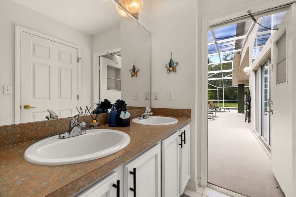 Full bathroom 1 image 1