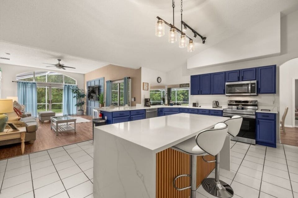 Full kitchen image 1