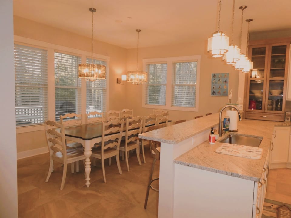 Dining area off kitchen