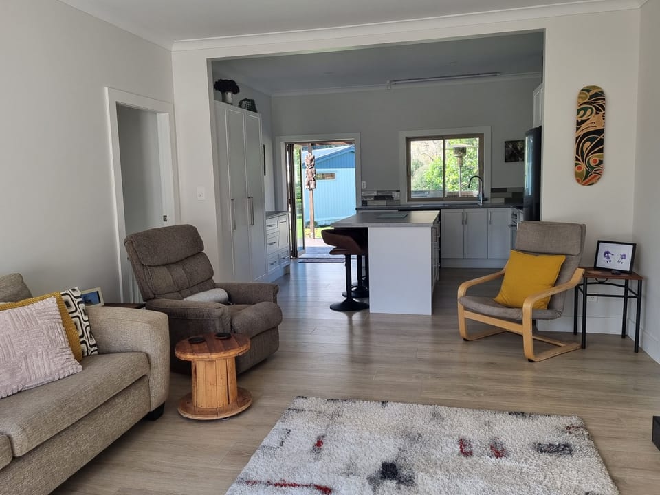 Lounge to Kitchen