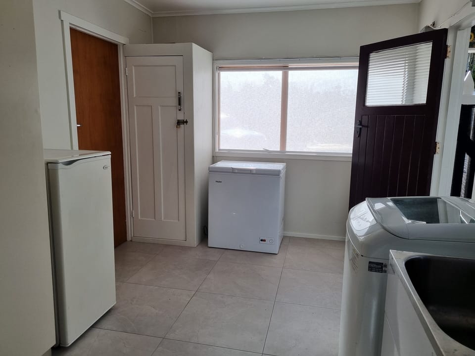 Laundry - Extra Fridge & Freezer