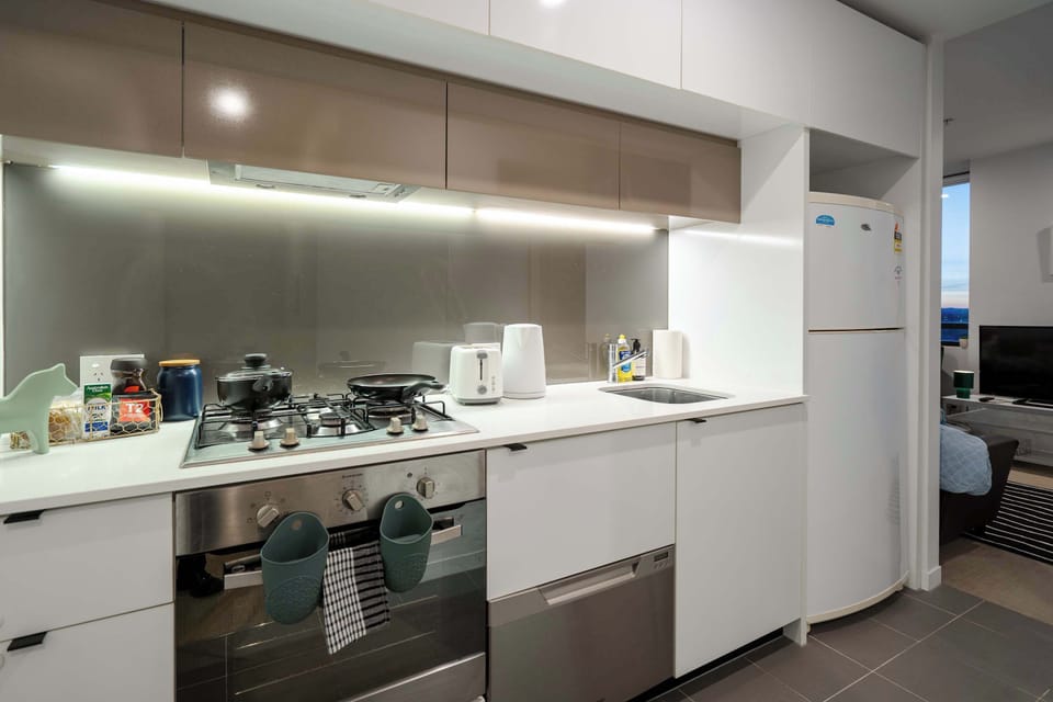 Fully equipped kitchen perfect for home meal cooking