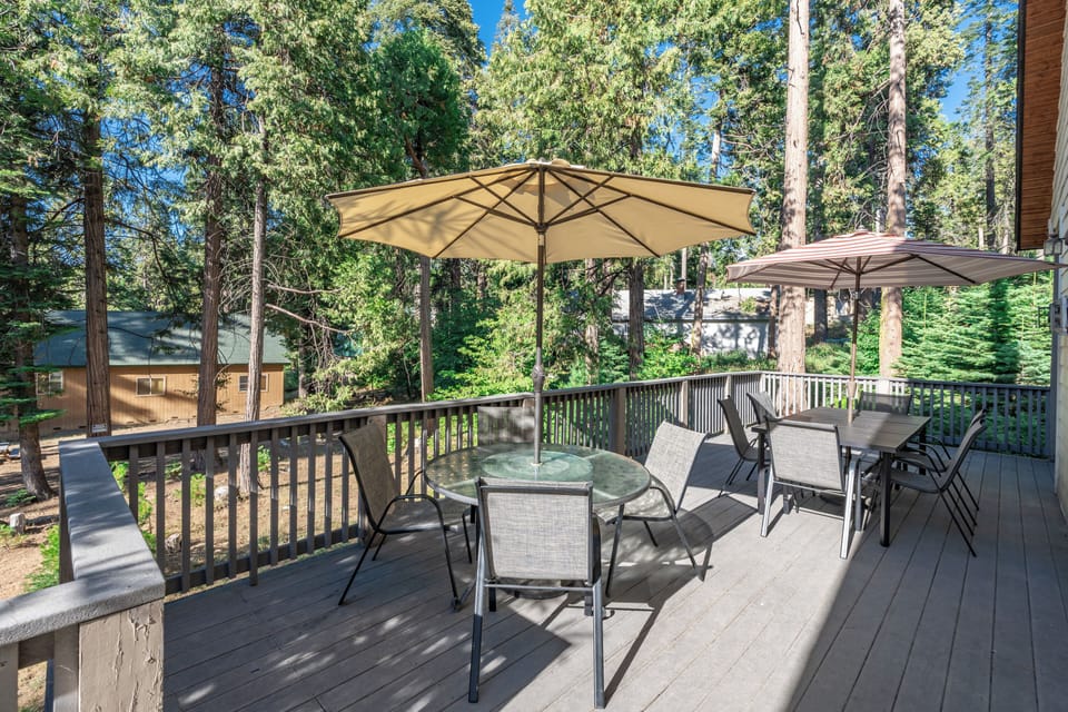 Dine alfresco on the deck! 
