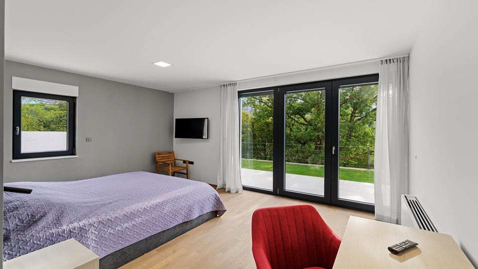 Ground-floor-bedroom-of-Villa-Adria-Blue