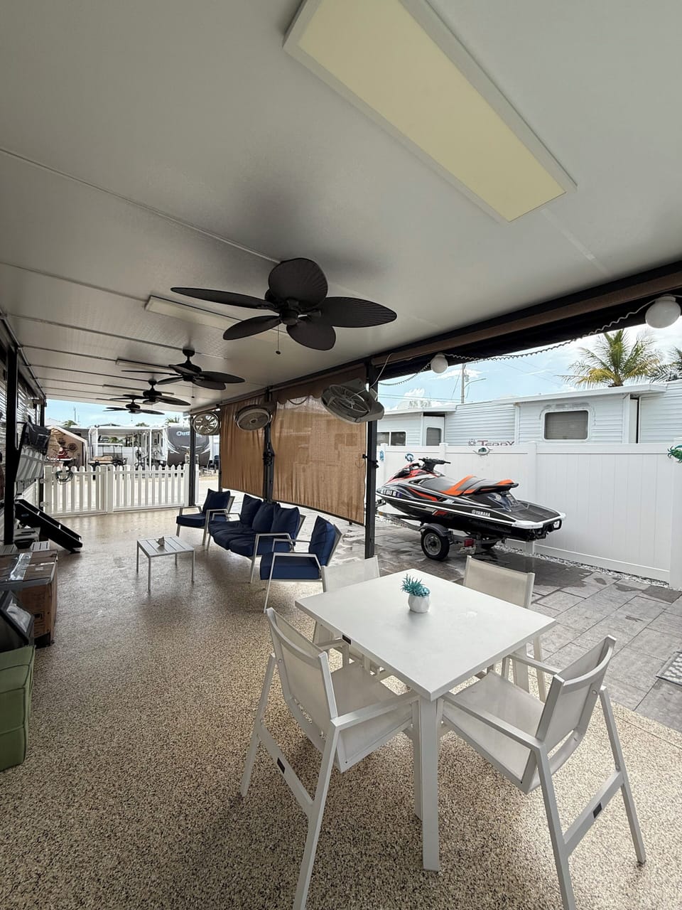 Outdoor dining