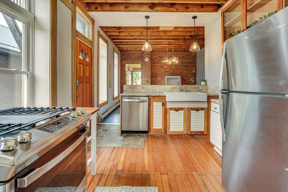 Kitchen | Self Check-In | Free WiFi