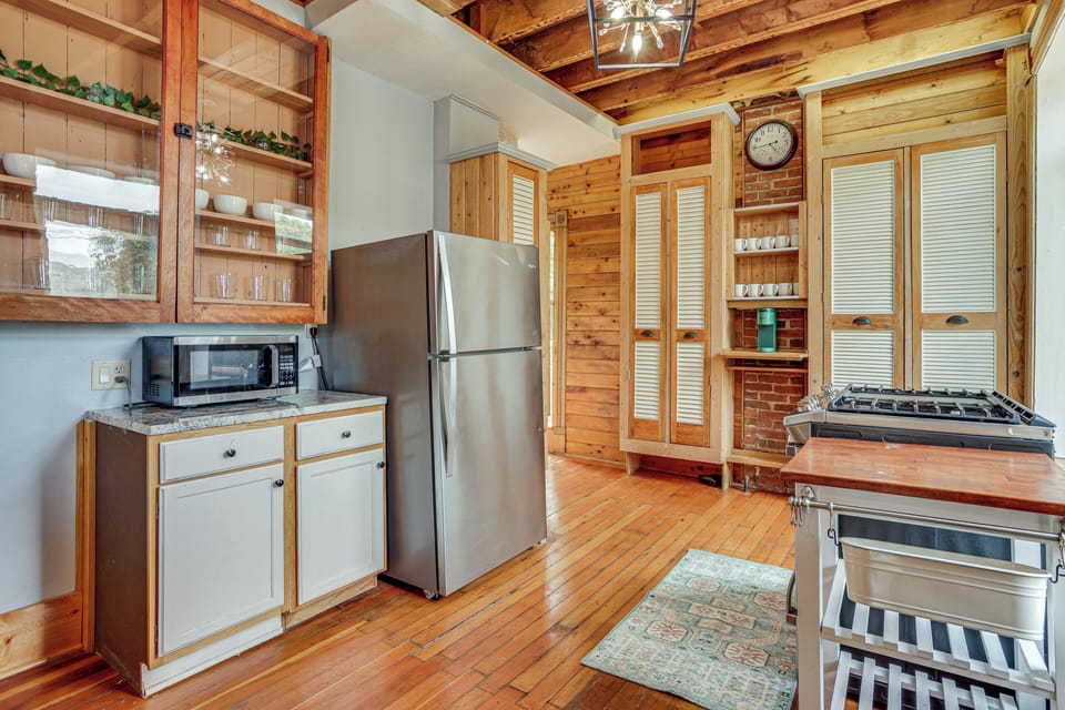 Kitchen | 1st Floor | Keurig Coffee Maker | Cooking Basics