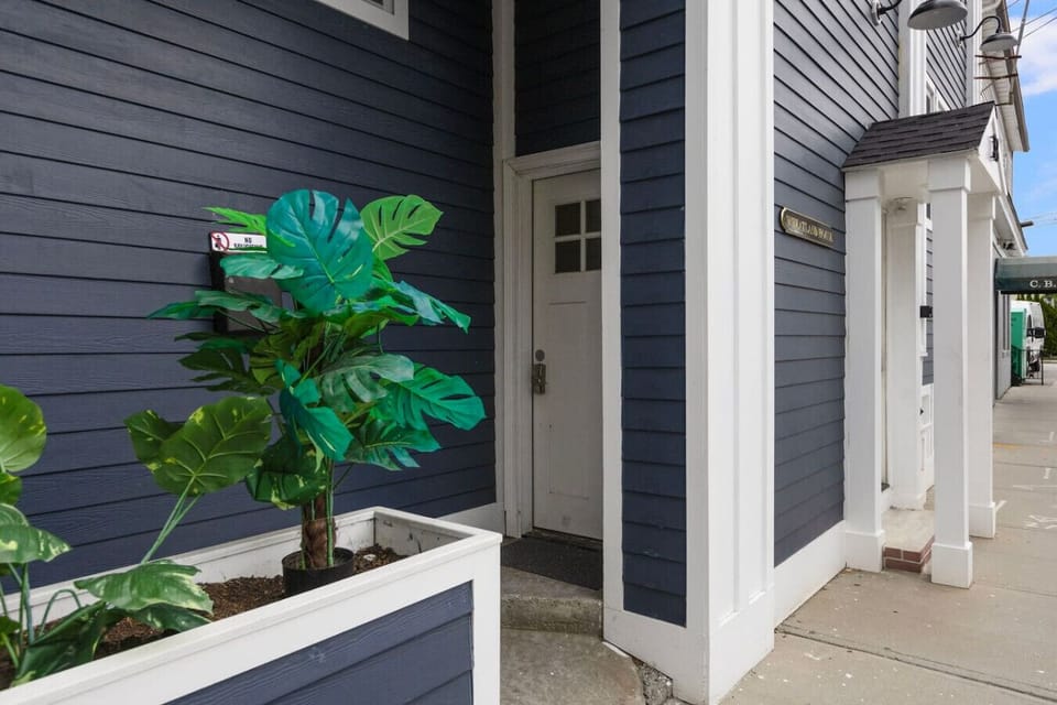 Use this side door to access units 1 and 2 from Dr Marcus Wheatland Blvd
