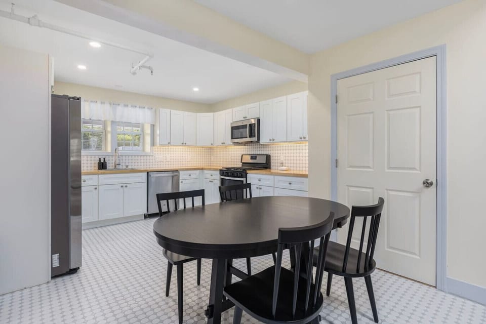 Full sized kitchen!