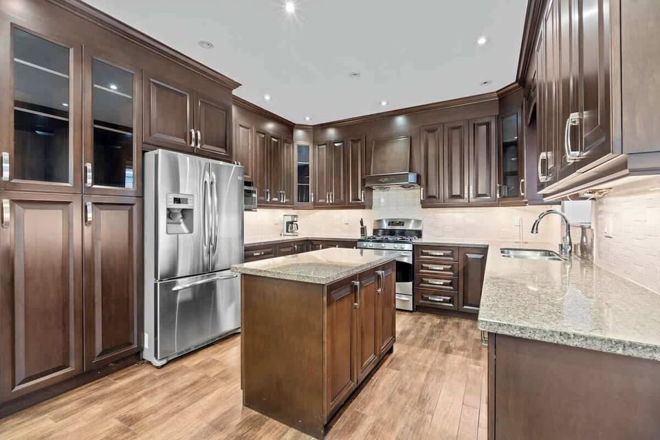Spacious eat-in kitchen boasts modern appliances and gleaming granite.