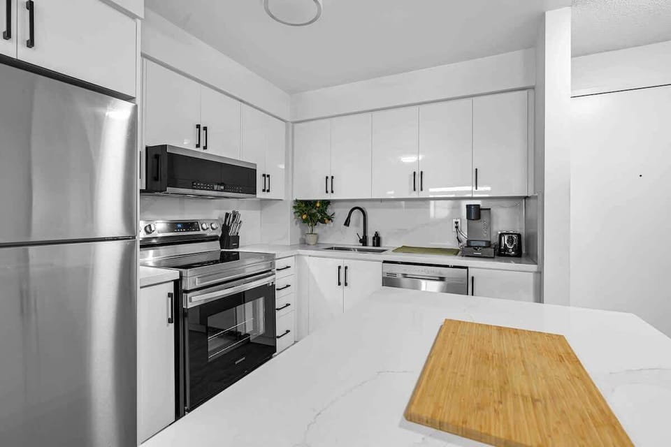 Enjoy cooking in your kitchen with stainless steel appliances & Keurig.