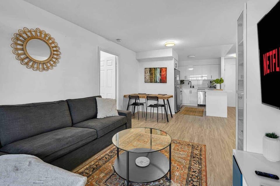 Modern open-concept living. Relax with dining, a full kitchen & Netflix.