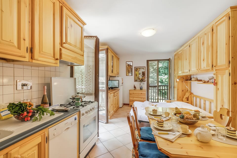 Kitchen and dining area