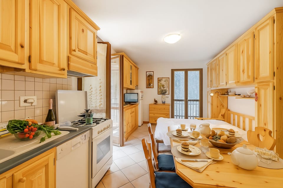 Kitchen and dining area
