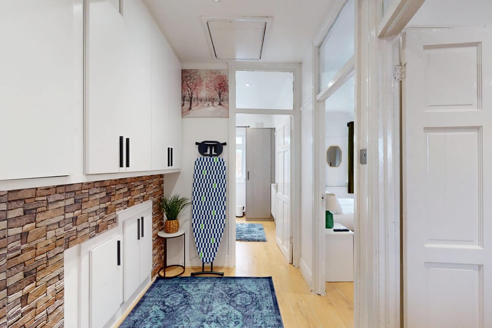 Hallway leading to both bedrooms. 