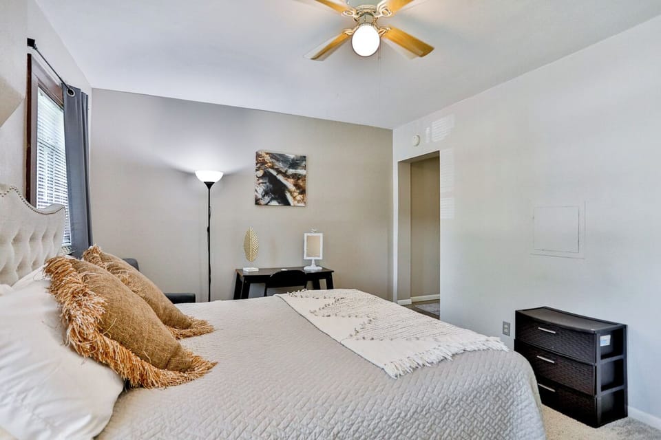 ndulge in comfort—our luxurious bathroom is crafted for ultimate relaxation.