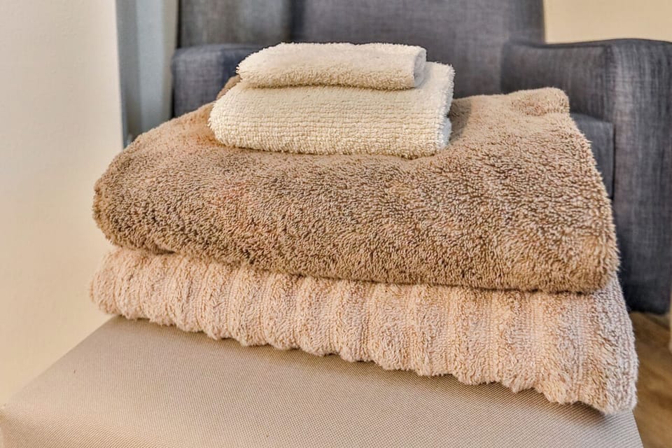 ndulge in comfort—our luxurious bathroom is crafted for ultimate relaxation.