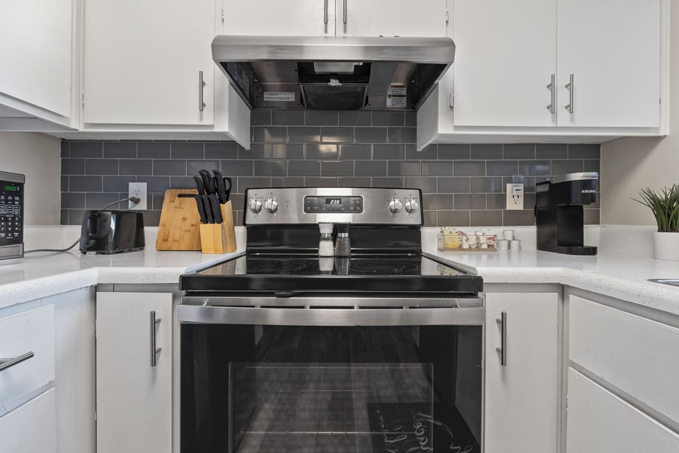  Fully equipped kitchen with stainless steel appliances. 