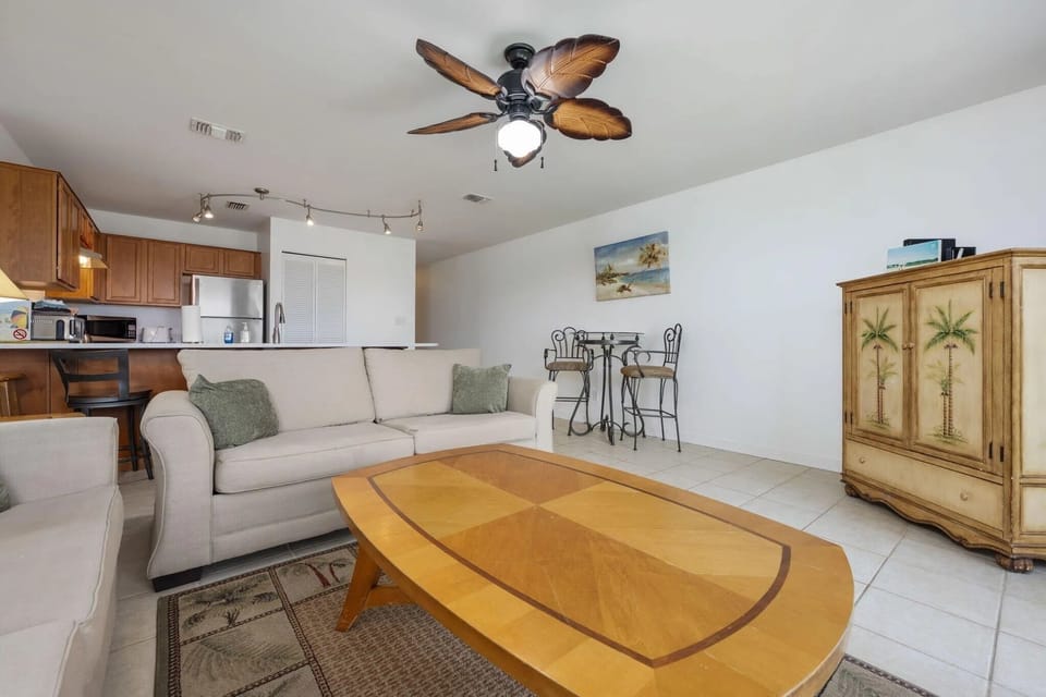 Island Sands #108 Living Room