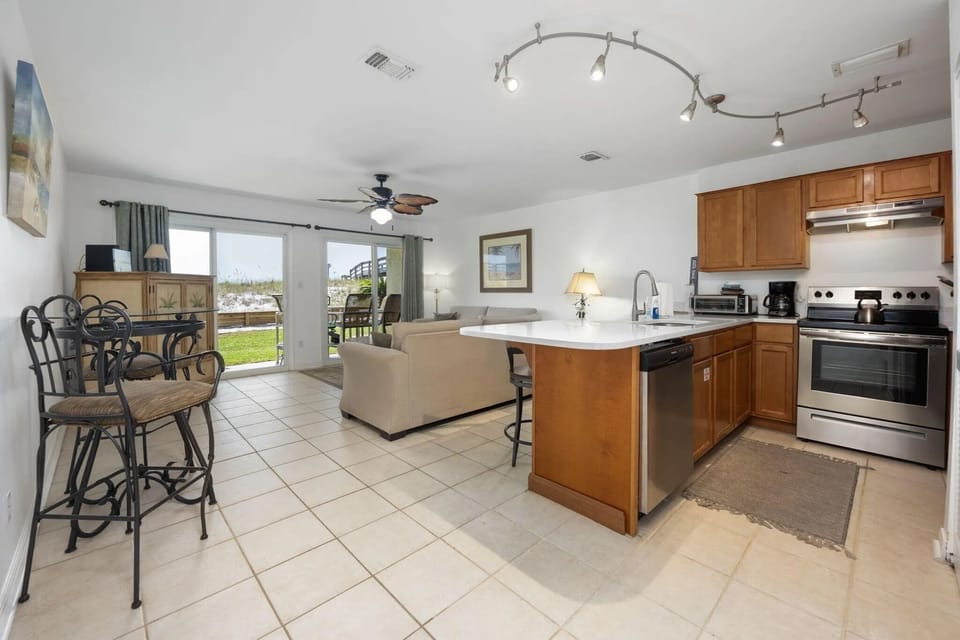 Island Sands #108 Dining Area