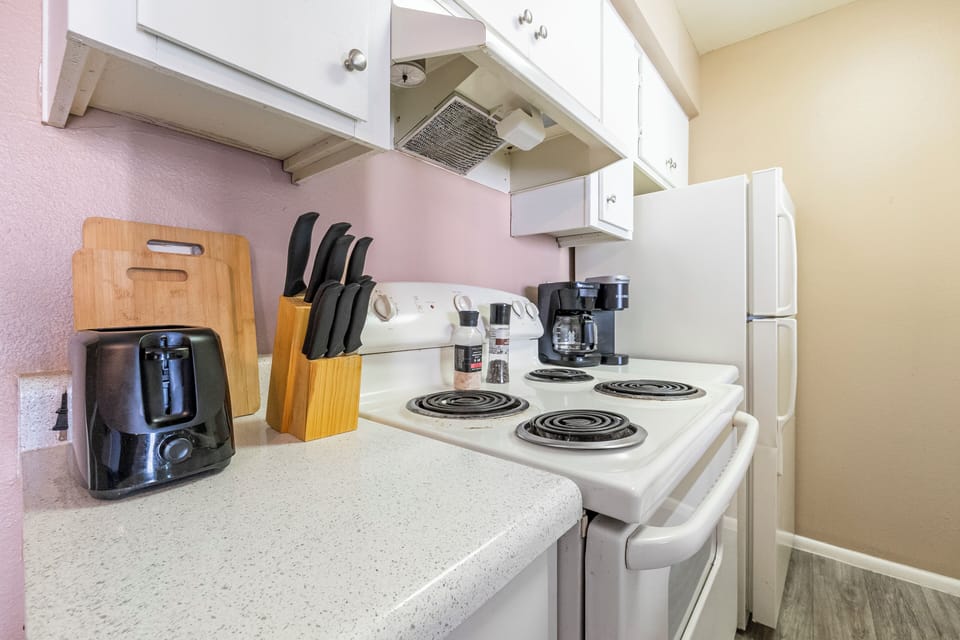 Fully equipped kitchen with ample appliances.