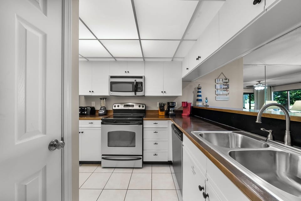 7-web-or-mls-520 N Richard Jackson Blvd 2001-07