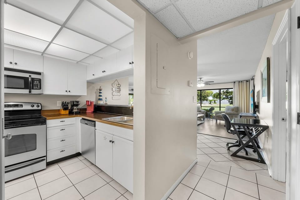 6-web-or-mls-520 N Richard Jackson Blvd 2001-06