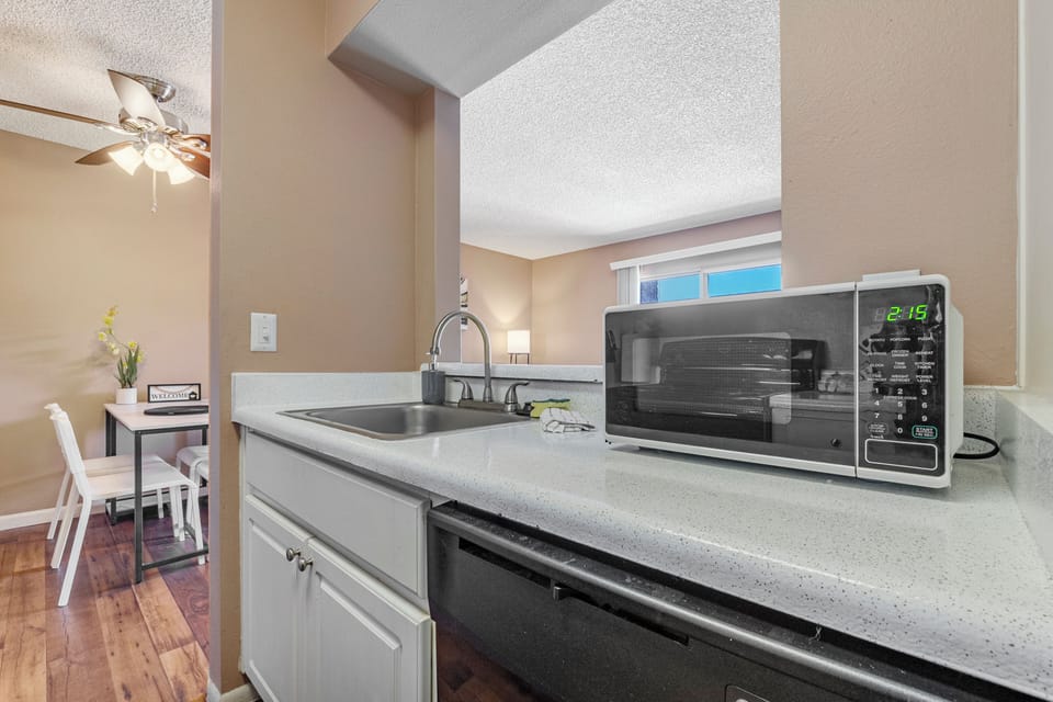 ‍ Open kitchen design for easy flow of conversation and entertainment.